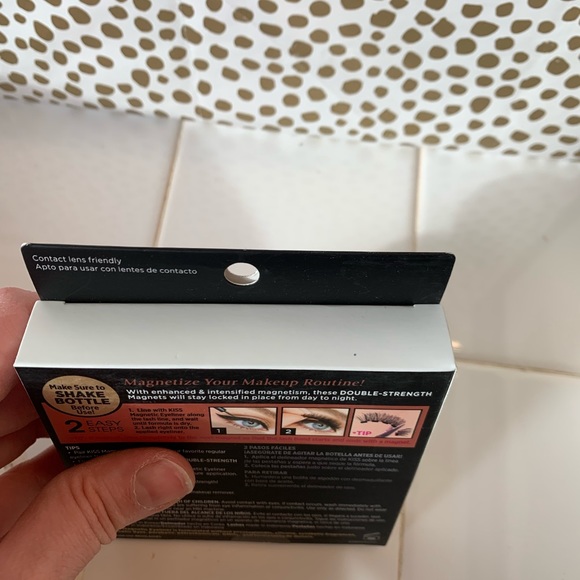 Entice Magnetic Eyeliner Kit by Kiss - Picture 2 of 2